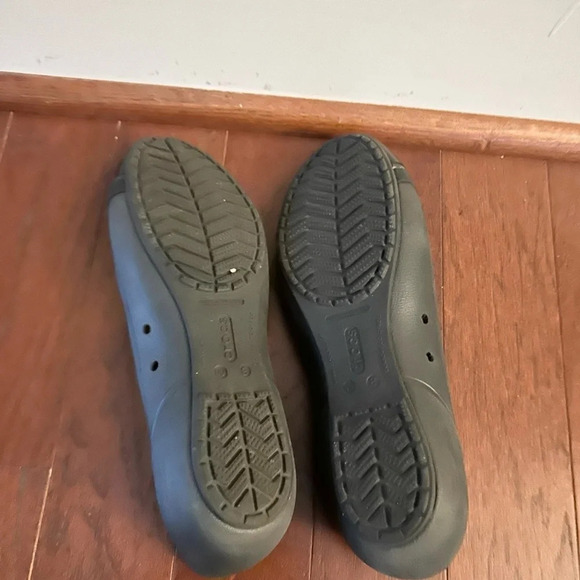 Womens Crocs Black Patent Cap Toe Ballet Flat Slip On Shoes Sz 8 Like New - Picture 6 of 8